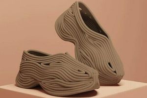 Новий виток у виробництві одягу та взутяя: 3D-принтер переверне індустрію